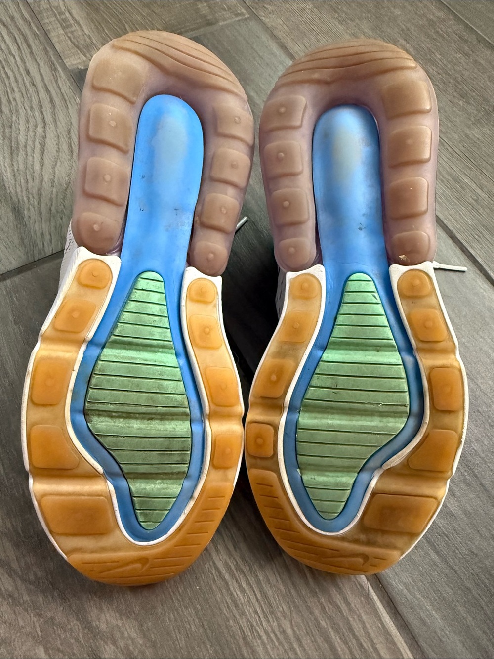 Nike Air Max 270 - Picture 6 of 10
